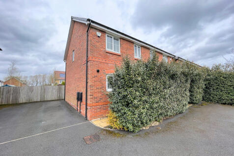 Blackberry Lane, Brinnington 3 bed semi