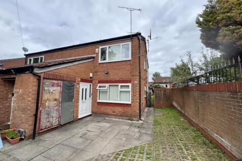 Pink Bank Lane, Longsight 2 bed ground floor flat for sale