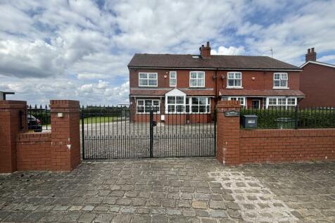 4 bedroom semi-detached house for sale