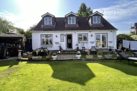 4 bedroom detached bungalow for sale