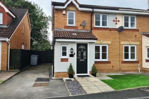 4 bedroom semi-detached house for sale