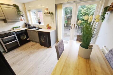 2 bedroom semi-detached house for sale
