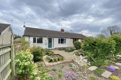 2 bedroom semi-detached bungalow for sale