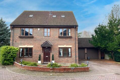5 bedroom detached house for sale