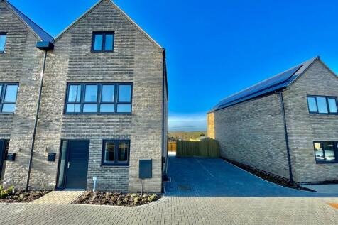 Wolverton Road, Great Linford, Milton... 4 bed semi