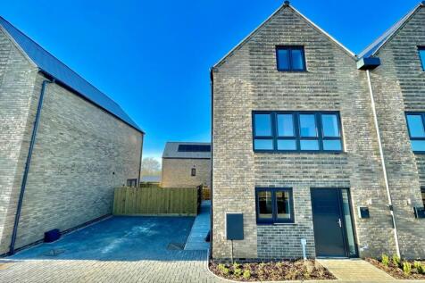 Wolverton Road, Great Linford, Milton... 4 bed semi