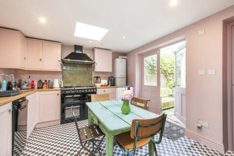 Christchurch Road, Parkside, East Sheen 2 bed terraced house for sale