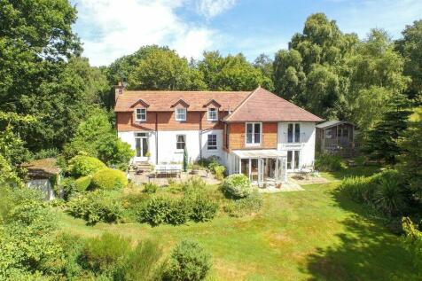 4 bedroom equestrian property for sale