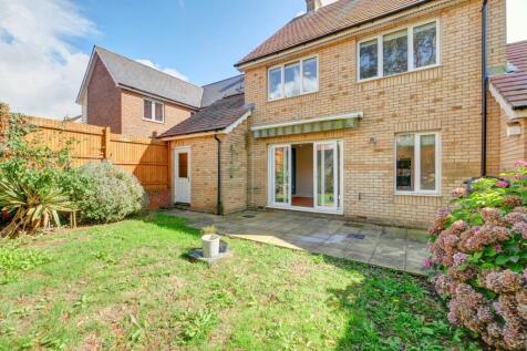 4 bedroom link detached house for sale