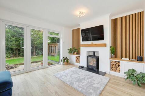 2 bedroom detached bungalow for sale