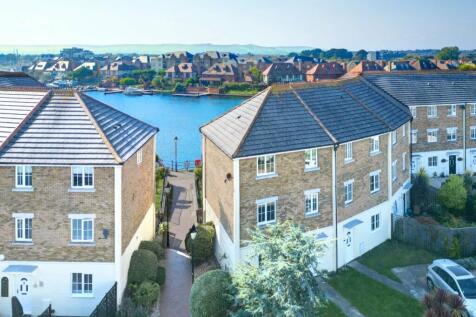 3 bedroom town house for sale