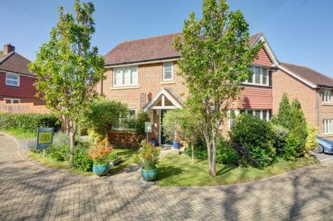 3 bedroom link detached house for sale