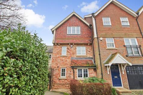 5 bedroom end of terrace house for sale