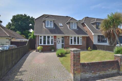 Ferndale Road, New Milton, Hampshire.... 4 bed chalet for sale
