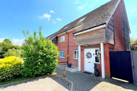 Churchill Court, New Milton... 3 bed semi