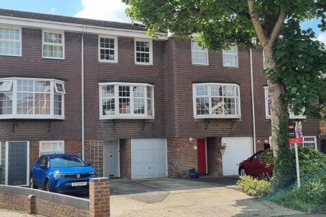 4 bedroom town house for sale