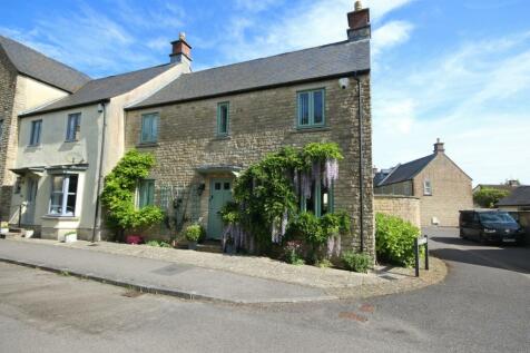 4 bedroom end of terrace house for sale