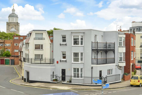 3 bedroom town house for sale