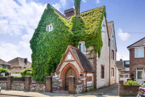 8 bedroom detached house for sale
