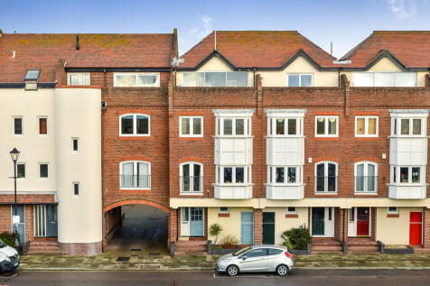 4 bedroom town house for sale
