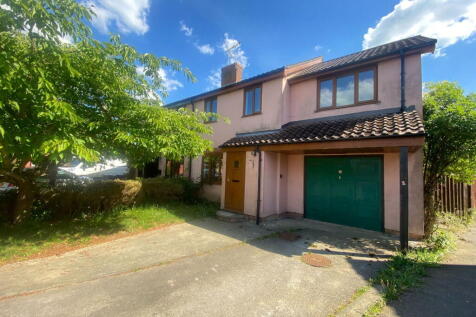 4 bedroom semi-detached house for sale