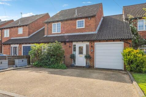 4 bedroom link detached house for sale