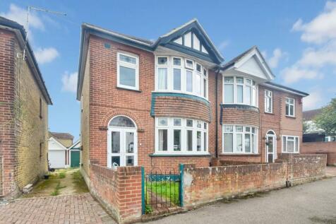 Cleave Road, Gillingham, ME7 3 bed semi