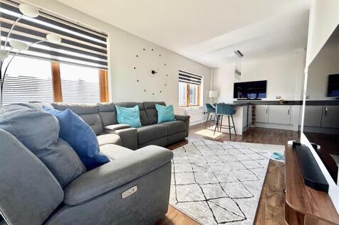 3 bedroom town house for sale