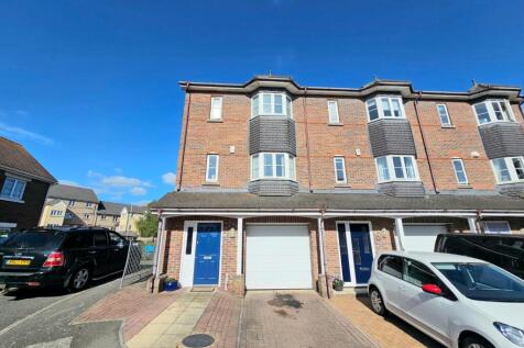 4 bedroom town house for sale