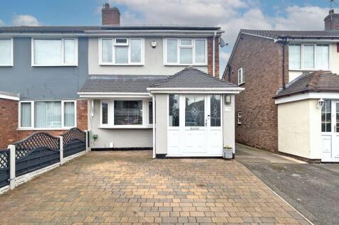 3 bedroom semi-detached house for sale