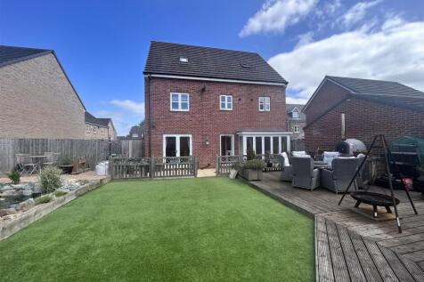 Amos Drive, Pocklington, York 5 bed detached house for sale