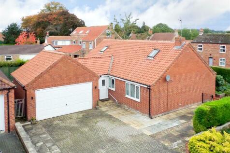 4 bedroom detached bungalow for sale