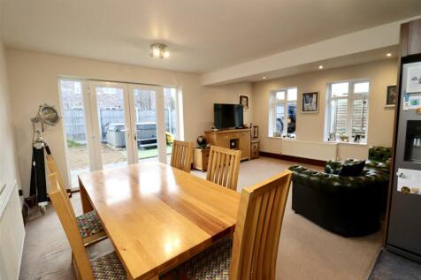 5 bedroom semi-detached house for sale