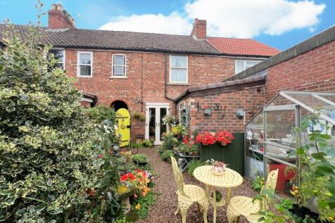 2 bedroom terraced house for sale