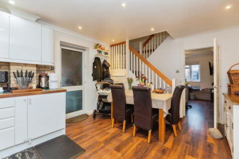 4 bedroom end of terrace house for sale