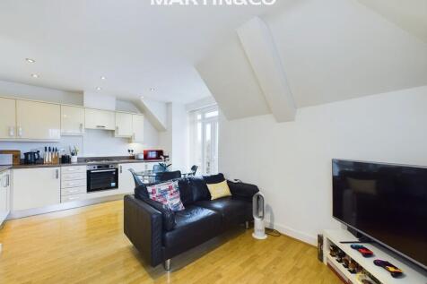Henley Court, Egham TW20 2 bed apartment for sale