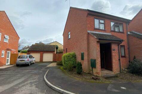 3 bedroom link detached house for sale