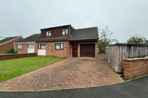 3 bedroom semi-detached bungalow for sale