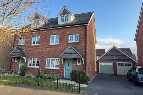 4 bedroom semi-detached house for sale