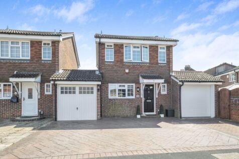3 bedroom link detached house for sale