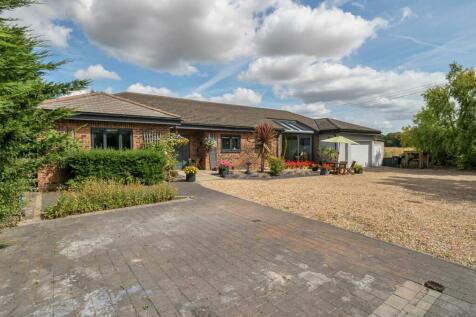 4 bedroom detached bungalow for sale