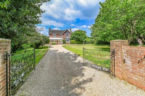 Scant Road East, Hambrook, PO18 5 bed detached house for sale