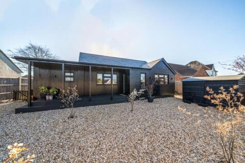 Salthill Road, Chichester, PO19 3 bed detached bungalow for sale