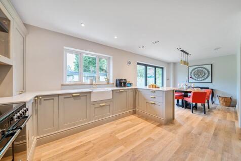 The Avenue, Hambrook, PO18 4 bed detached house for sale