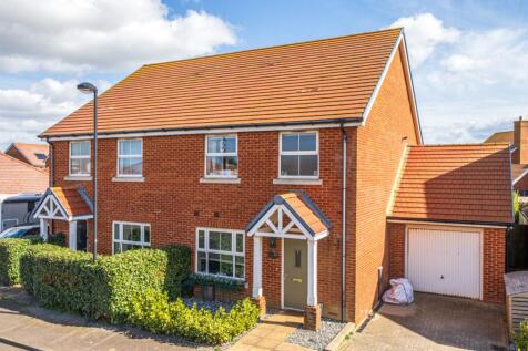 3 bedroom semi-detached house for sale