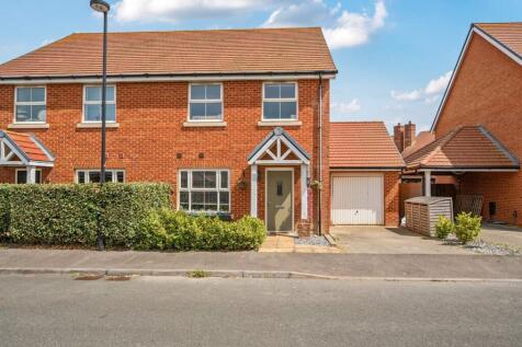 Beech Avenue, Bracklesham Bay, PO20 3 bed semi