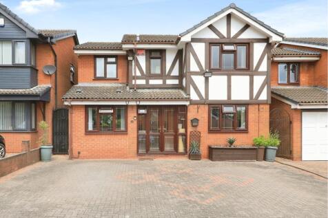 5 bedroom detached house for sale