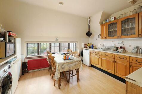 High Street, Elham, Canterbury, CT4 2 bed flat for sale
