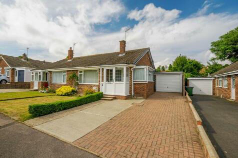 2 bedroom semi-detached bungalow for sale