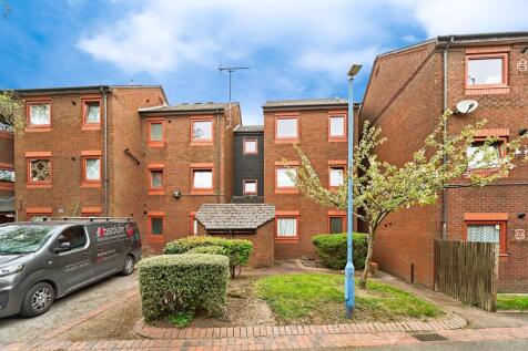 1 bedroom ground floor flat for sale